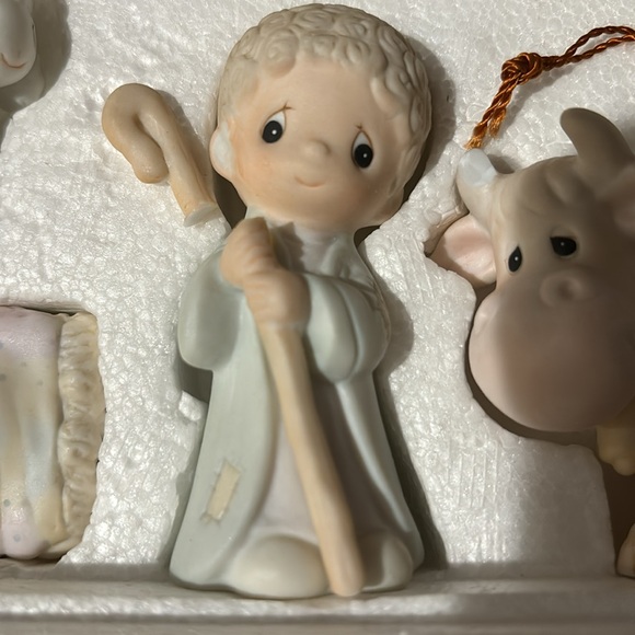 ⭐️Precious Moments 11 piece Nativity Set ⭐️ “Come let us adore him” E-2395 - Picture 7 of 11